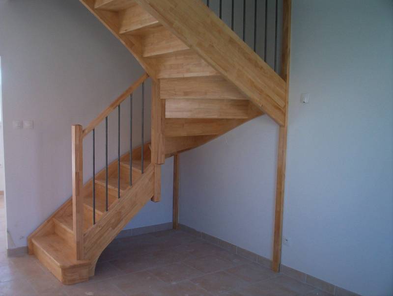 escalier bois avec contremarche à arles 13