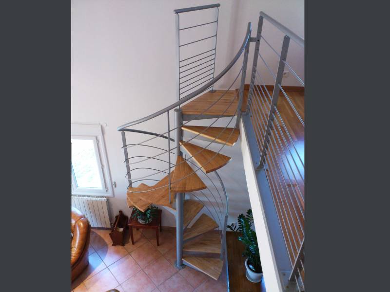 escalier métal et bois colimaçon carpentras 84