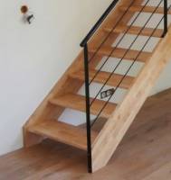 escalier bois à ARLES 13